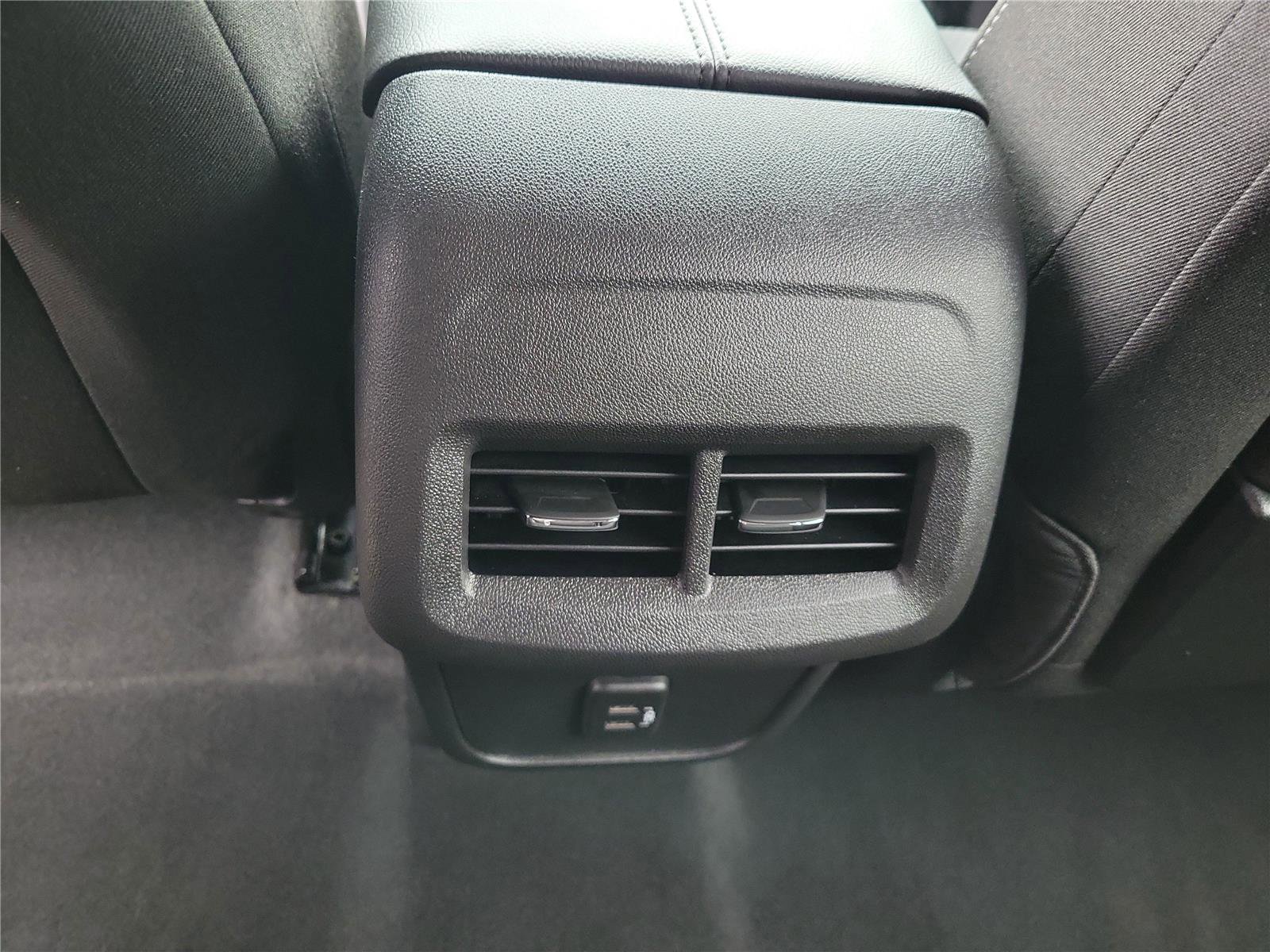 Used 2024 GMC Terrain SLE image 10