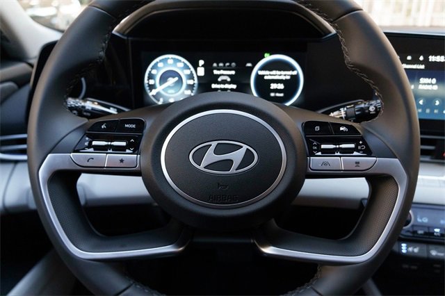 Certified 2025 Hyundai Elantra Limited image 11