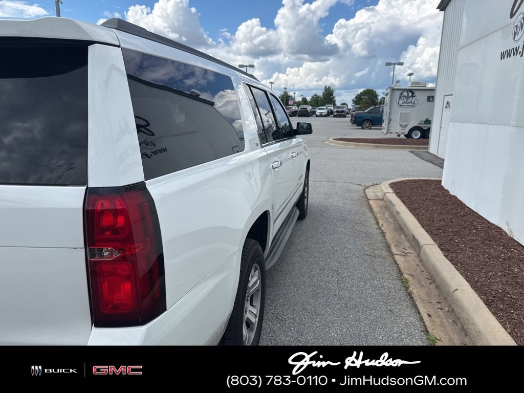 Used 2017 Chevrolet Suburban LT w/ Luxury Package RWD image 4