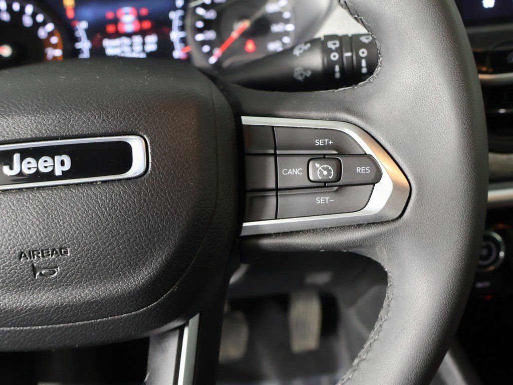 Used 2023 Jeep Compass Latitude image 38