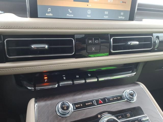 Used 2023 Lincoln Aviator Reserve w/ Equipment Group 201A image 17