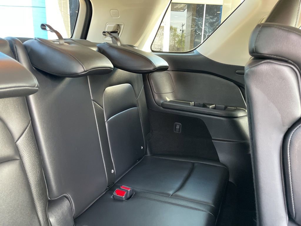 Used 2025 Nissan Pathfinder SL AWD/4WD image 40
