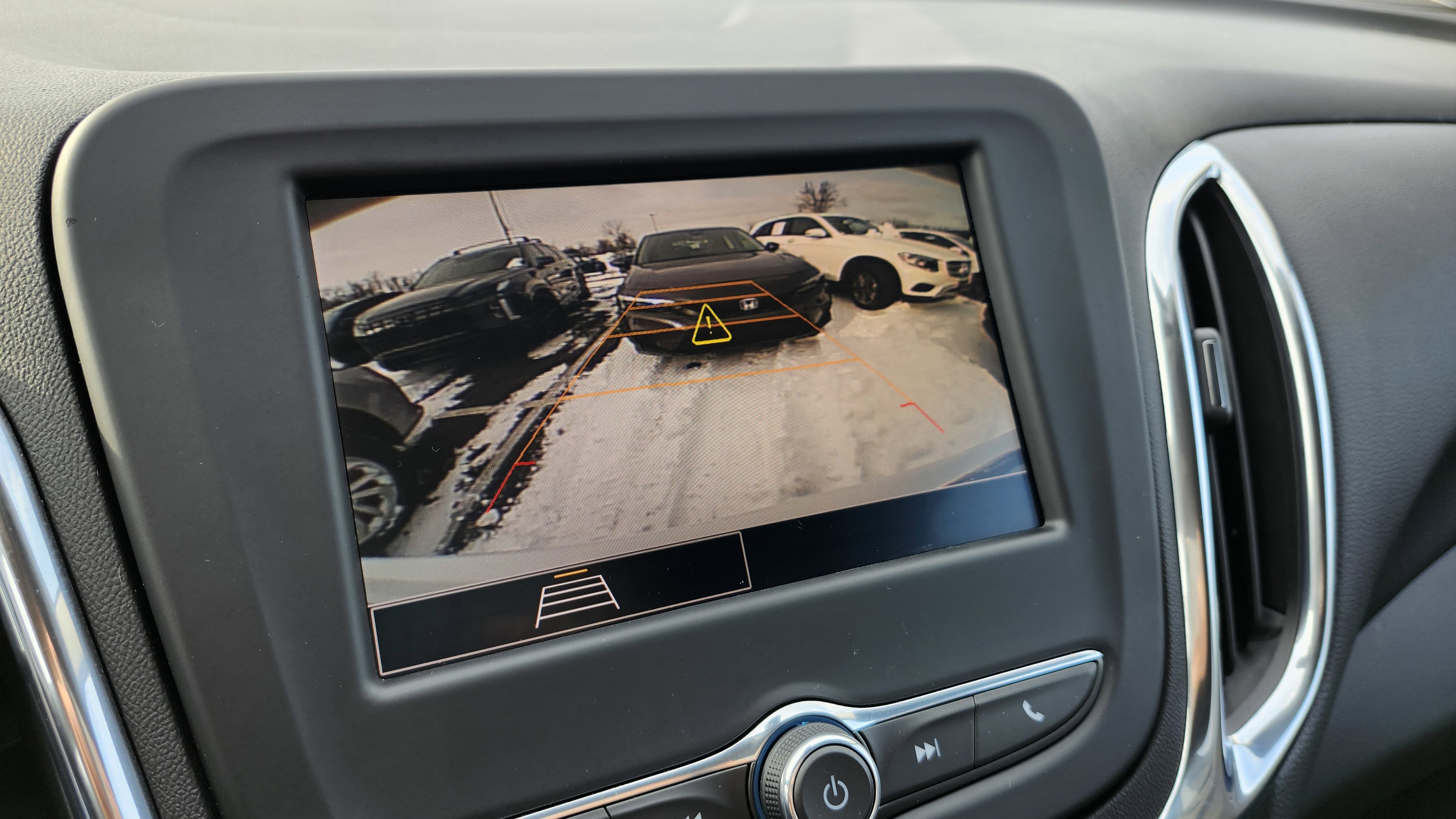 Used 2022 Chevrolet Equinox LT image 2