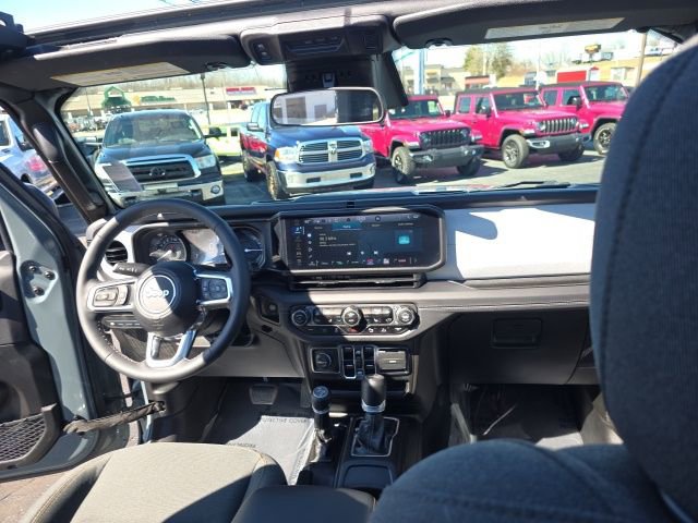Used 2025 Jeep Wrangler Unlimited Sahara w/ Safety Group AWD/4WD image 46