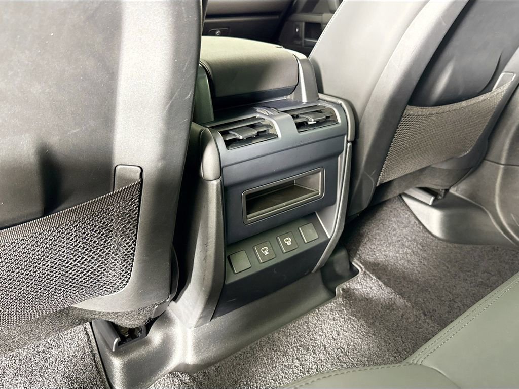Used 2025 Land Rover Defender 110 X-Dynamic SE image 16