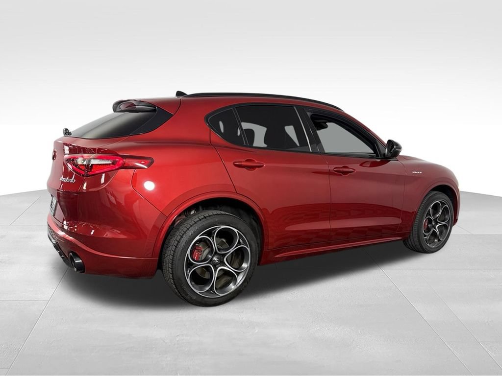 Used 2023 Alfa Romeo Stelvio Veloce AWD/4WD image 7