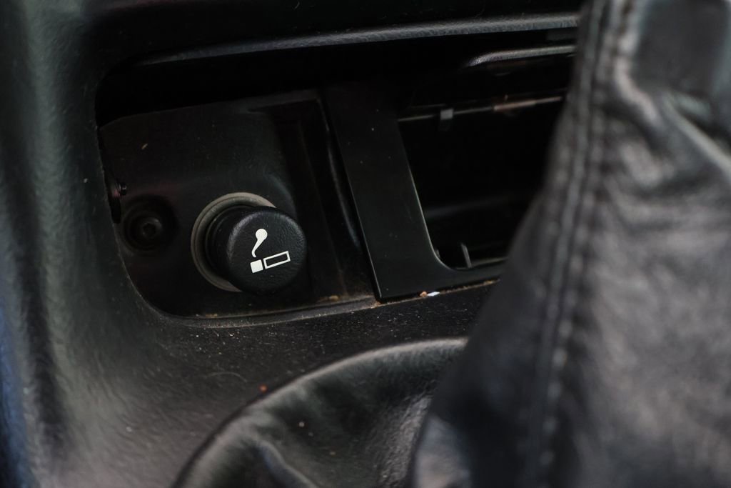 Used 2001 Chevrolet Corvette Convertible w/ Preferred Equipment Group2 image 27