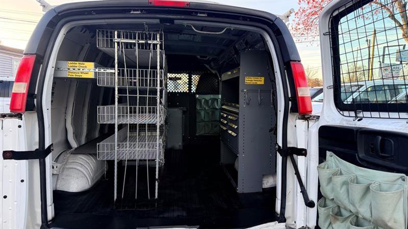 Used 2011 Chevrolet Express 2500 RWD image 29