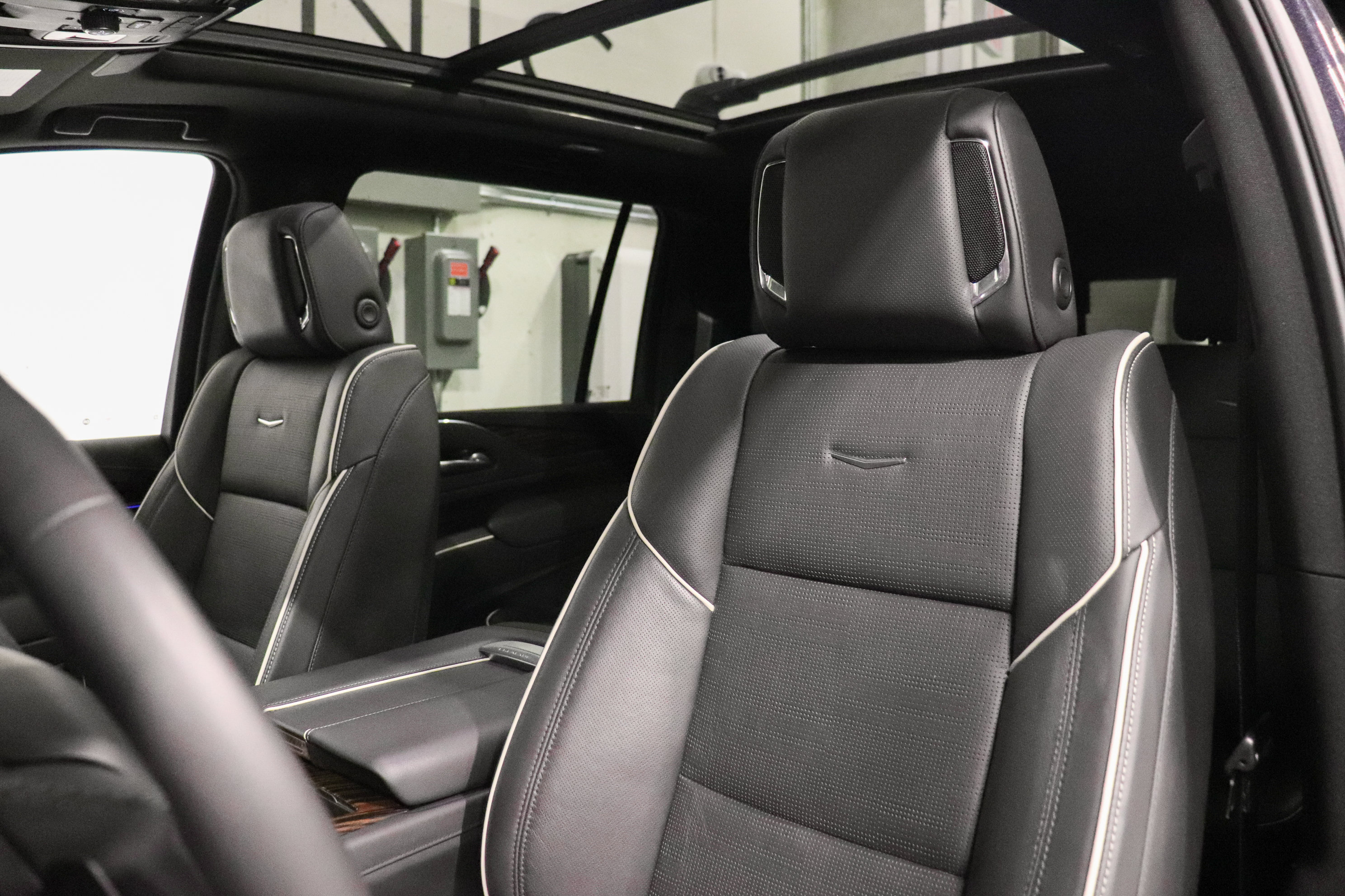 Used 2023 Cadillac Escalade ESV Premium Luxury AWD/4WD image 14