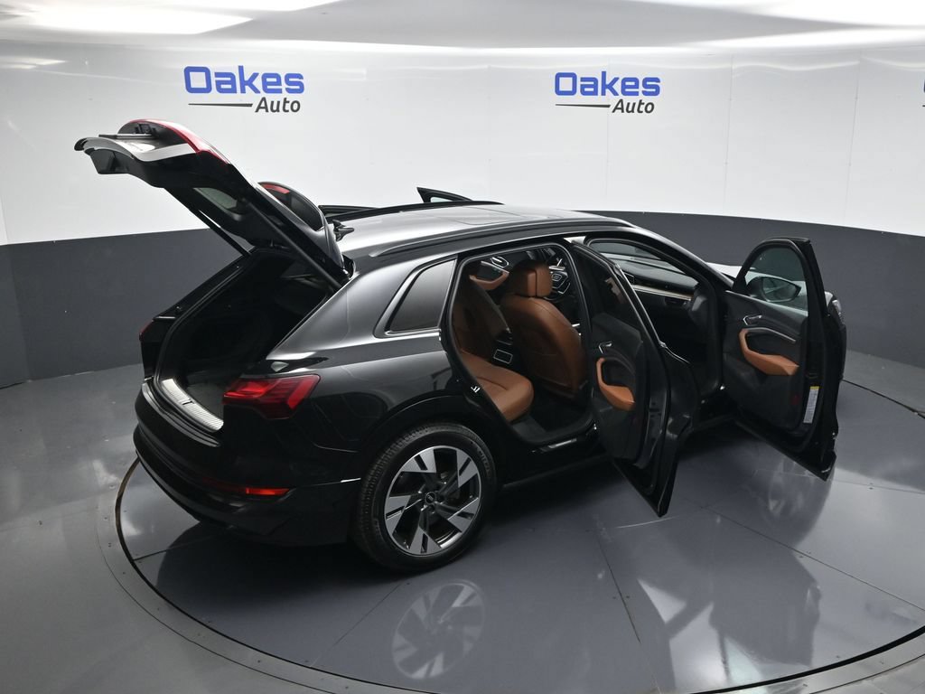 Used 2022 Audi e-tron Premium w/ Convenience Plus Package AWD/4WD image 56