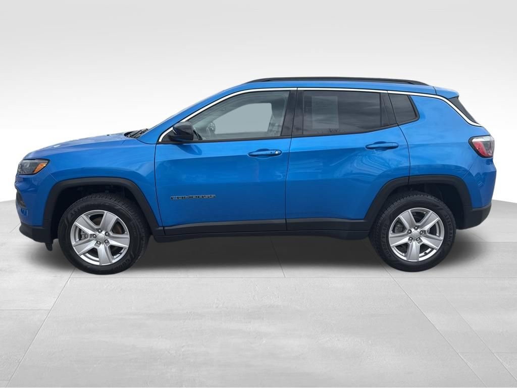 Used 2022 Jeep Compass Latitude w/ Convenience Group AWD/4WD image 3