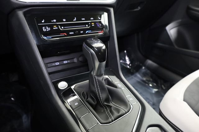 Used 2025 Volkswagen Taos SE w/ Black Wheel Package image 21