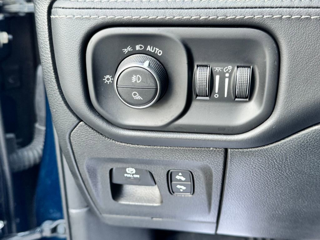 Used 2022 RAM 1500 Limited w/ Cold Weather Group AWD/4WD image 33