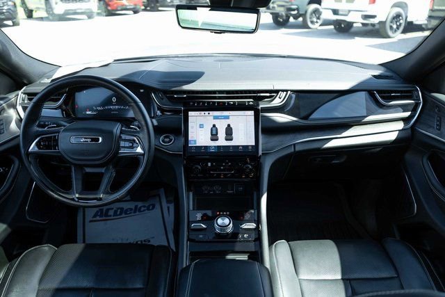 Used 2023 Jeep Grand Cherokee L Overland w/ Advanced Protech Group III image 17