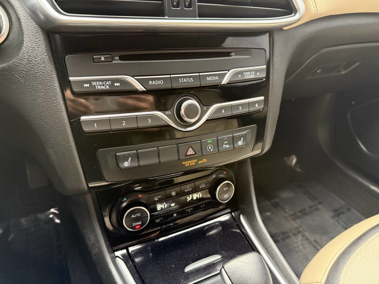 Used 2019 INFINITI QX30 Premium w/ Navigation Package image 16