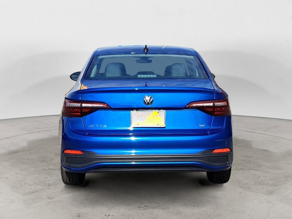 Used 2024 Volkswagen Jetta SE image 4