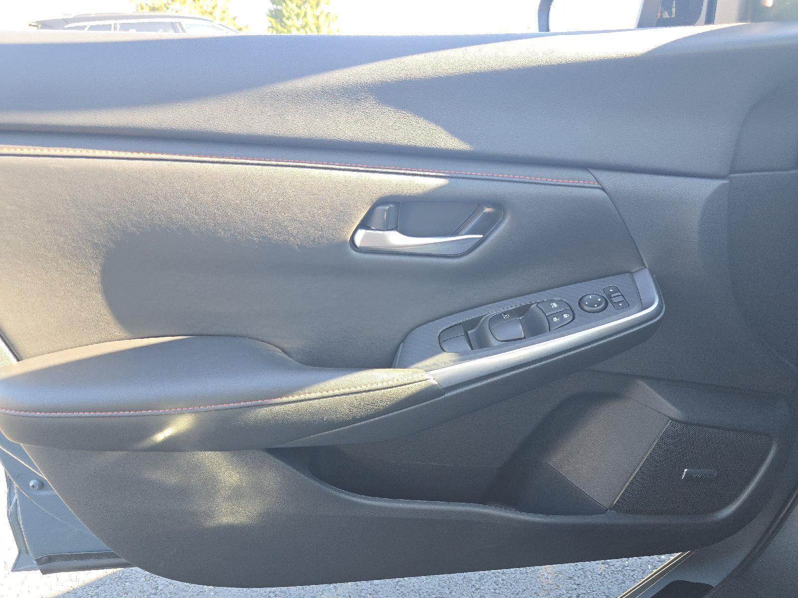 Certified 2025 Nissan Sentra SR w/ SR Premium Package FWD image 25