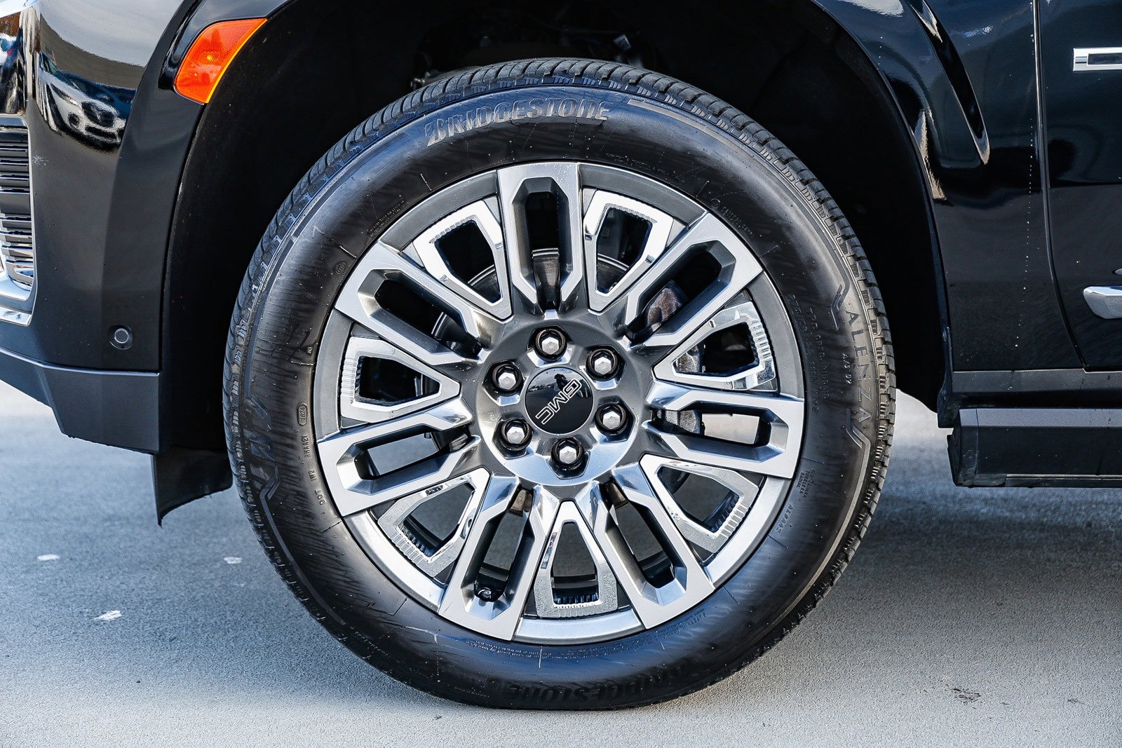 Used 2024 GMC Yukon XL Denali Ultimate image 9