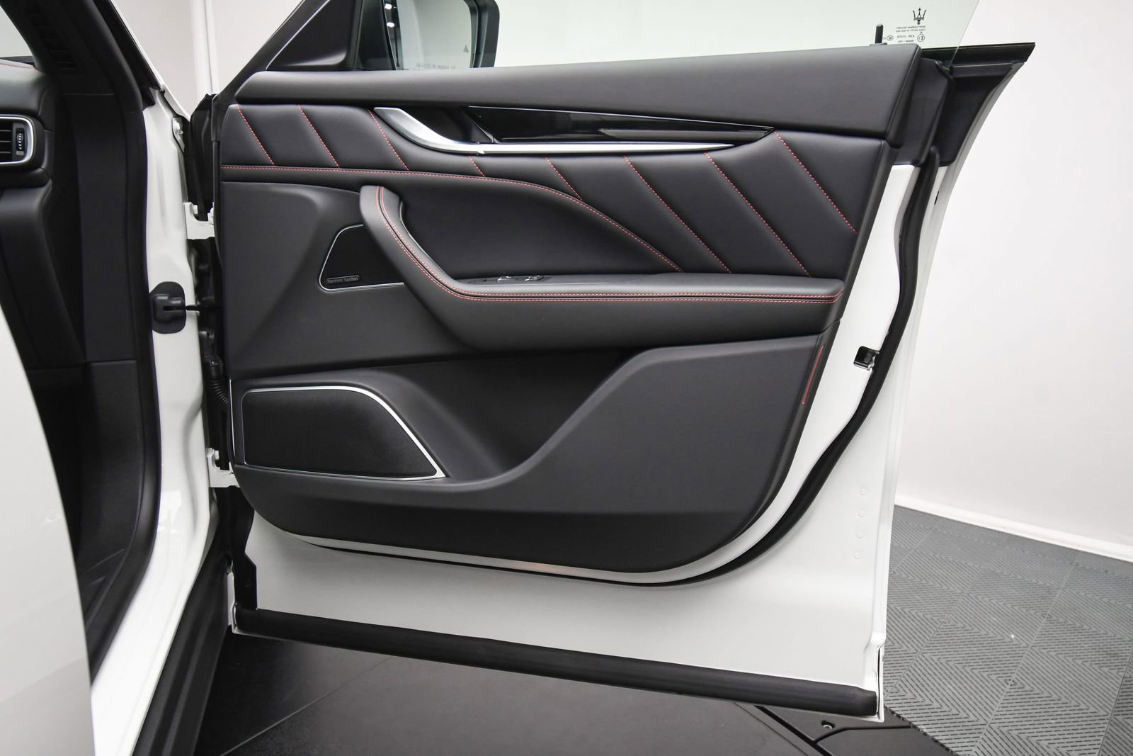 New 2024 Maserati Levante GT Ultima image 44