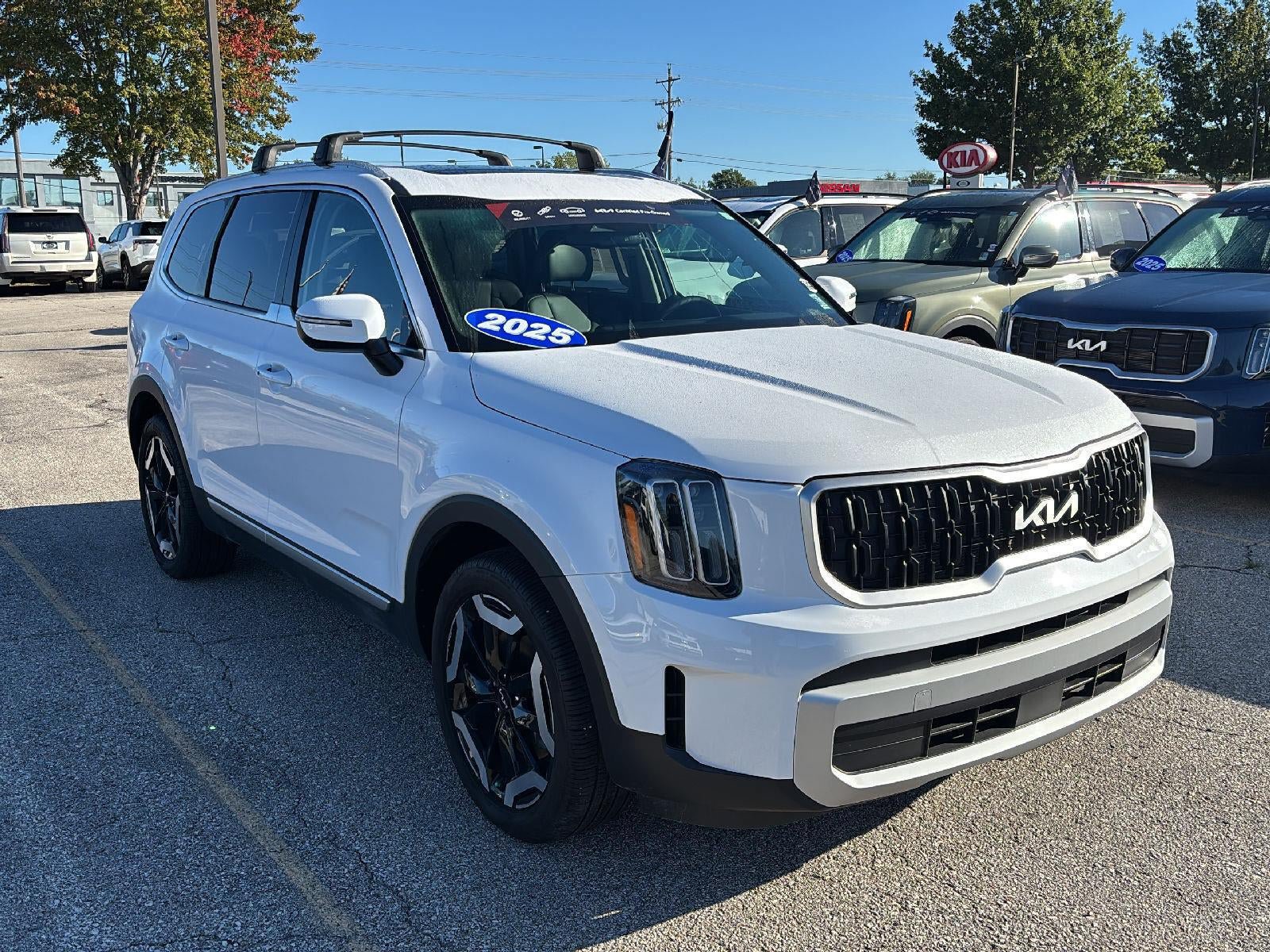 Certified 2025 Kia Telluride EX w/ EX Captain's Chair Package AWD/4WD image 1