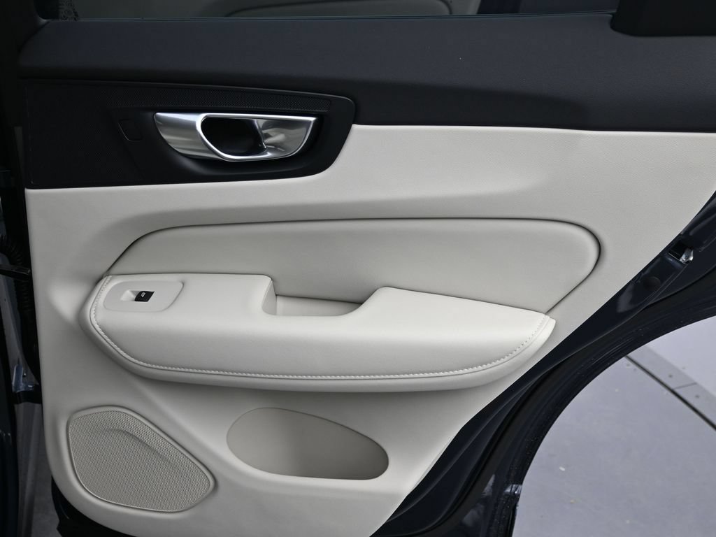 New 2026 Volvo XC60 B5 Ultra w/ Protection Package Premier AWD/4WD image 16