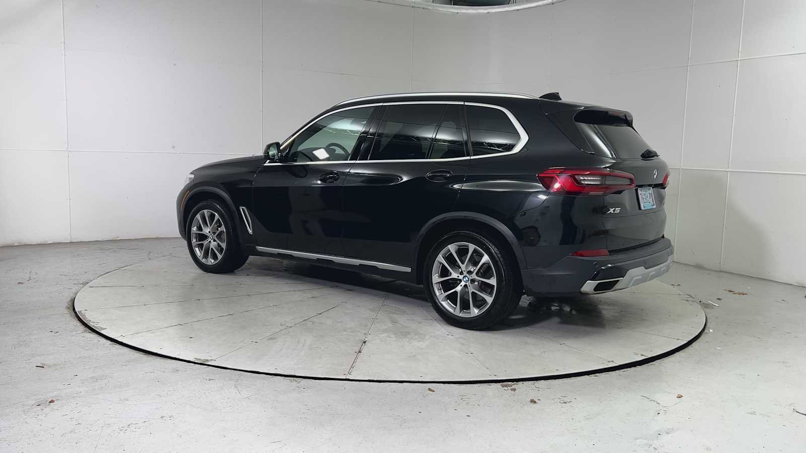 Used 2019 BMW X5 xDrive40i w/ Premium Package 2 image 4