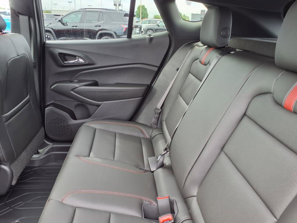 New 2025 Chevrolet Trax RS w/ Sunroof Package FWD image 17
