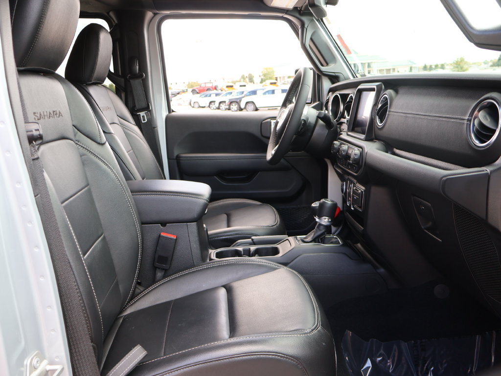 Used 2023 Jeep Wrangler Unlimited Sahara AWD/4WD image 8