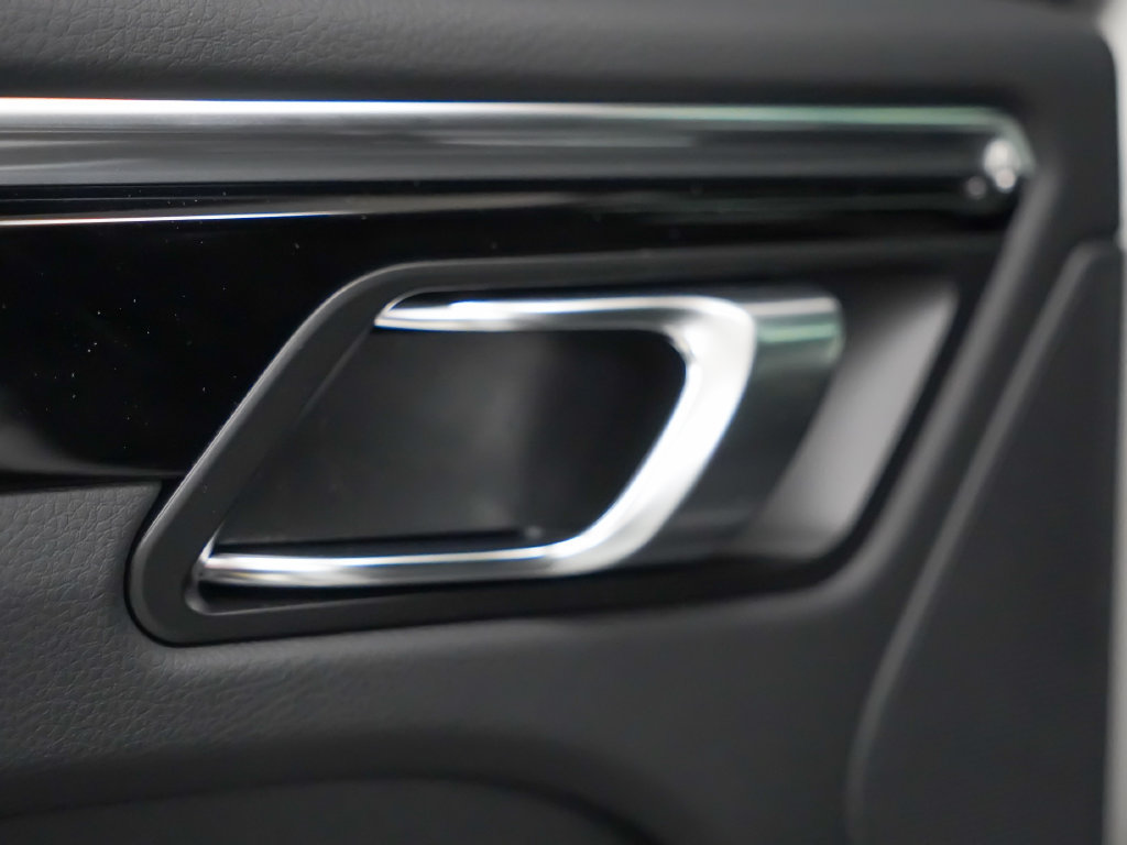 Certified 2026 Porsche Macan S AWD/4WD image 15