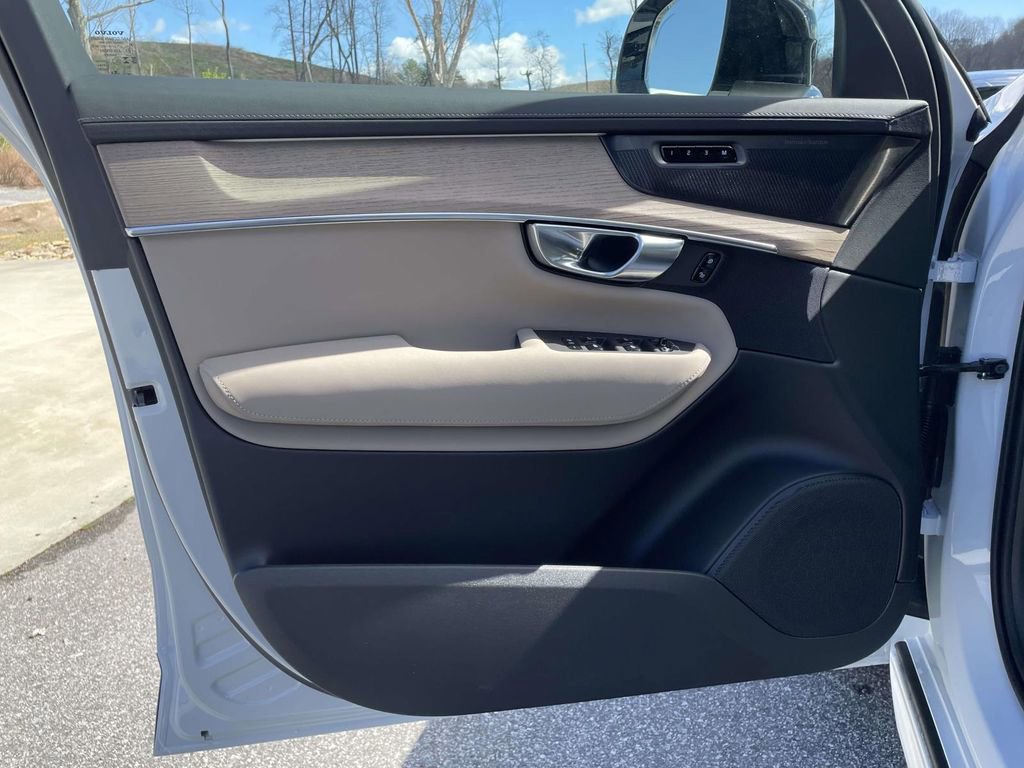 New 2026 Volvo XC90 T8 Ultra w/ Protection Package Premier image 6