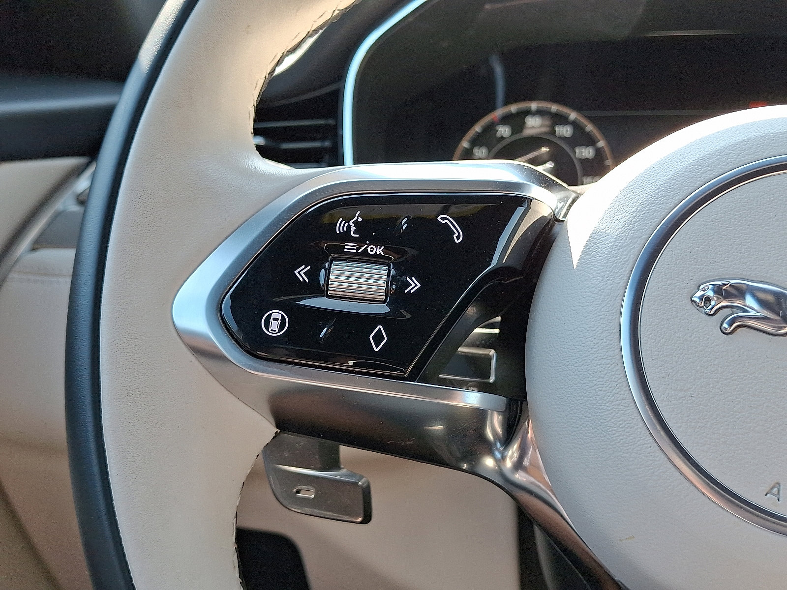 Used 2026 Jaguar F-PACE R-Dynamic S image 21