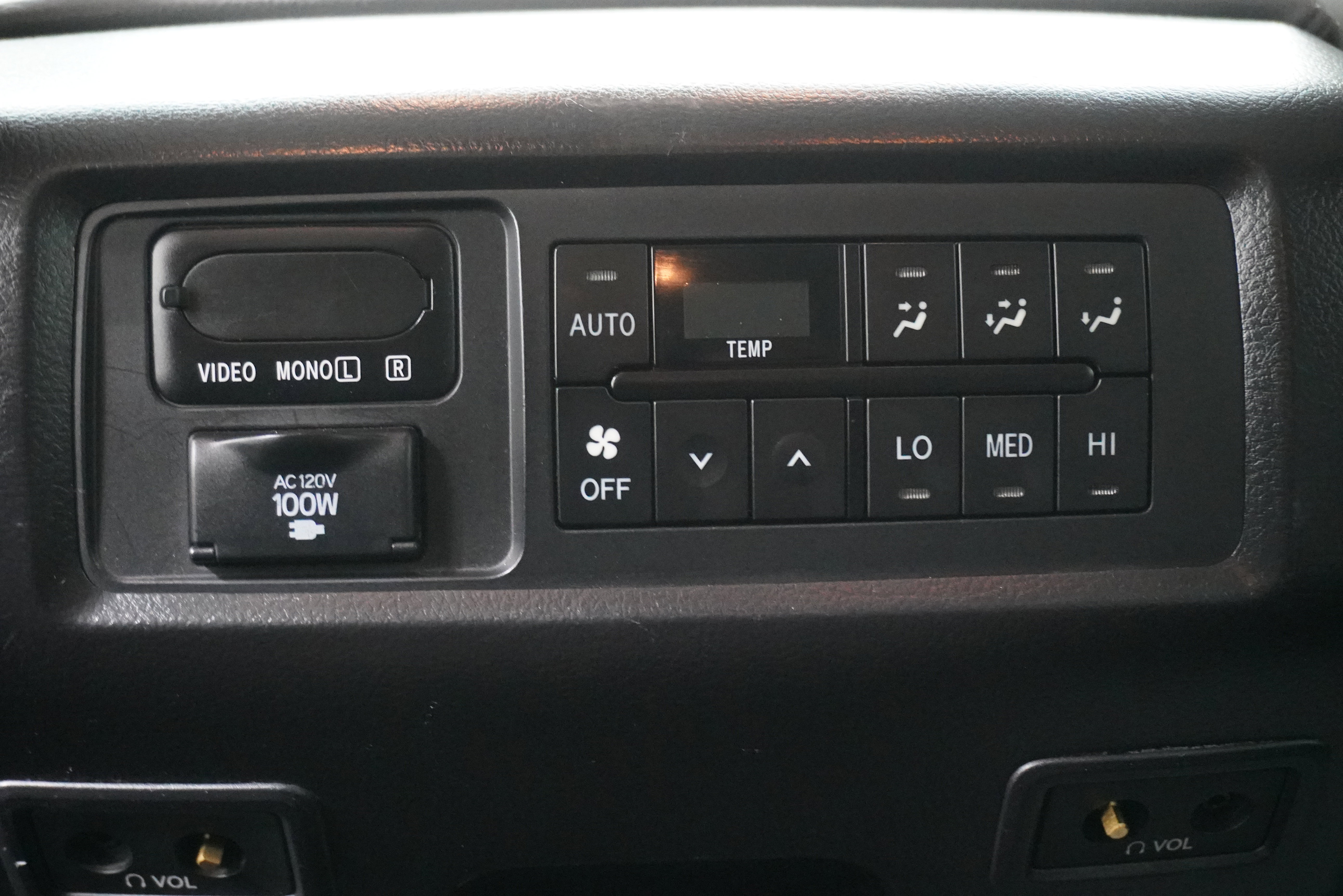 Used 2015 Toyota Sequoia Platinum image 14