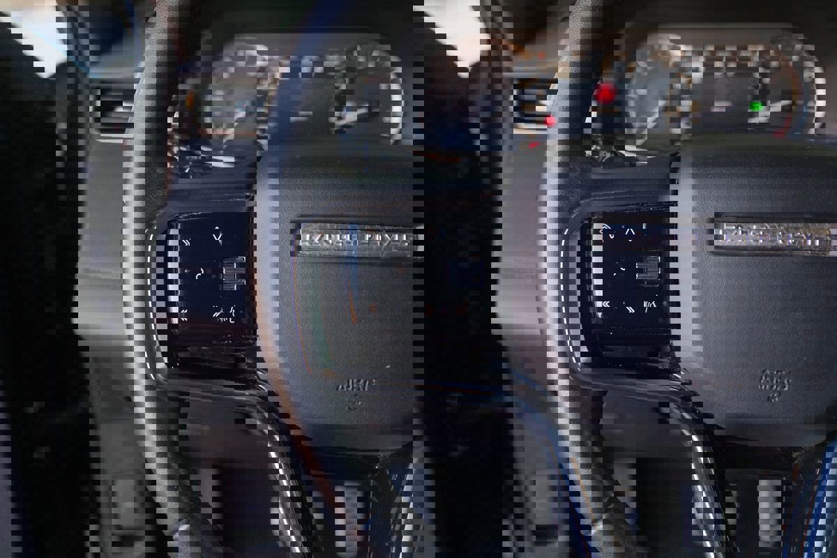 Used 2023 Land Rover Range Rover Evoque R-Dynamic SE image 15