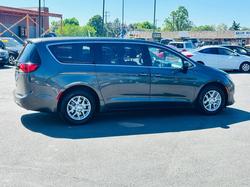 Used 2017 Chrysler Pacifica Touring Plus w/ Security Group FWD image 8