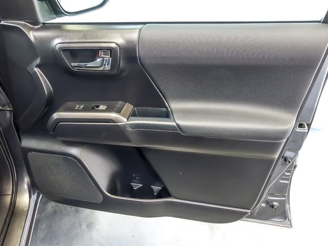 Used 2021 Toyota Tacoma TRD Sport w/ Technology Package image 28