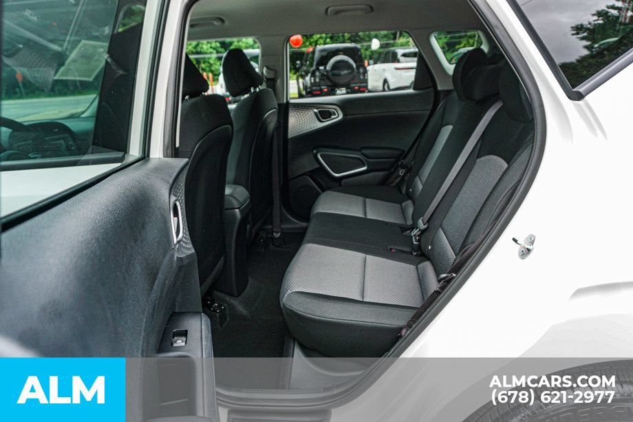 Used 2025 Kia Soul LX w/ LX Technology Package FWD image 21