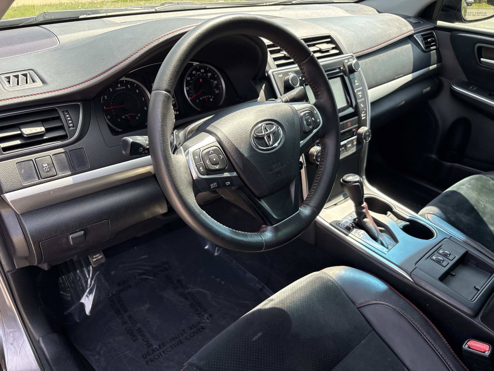 Used 2015 Toyota Camry XSE FWD image 16