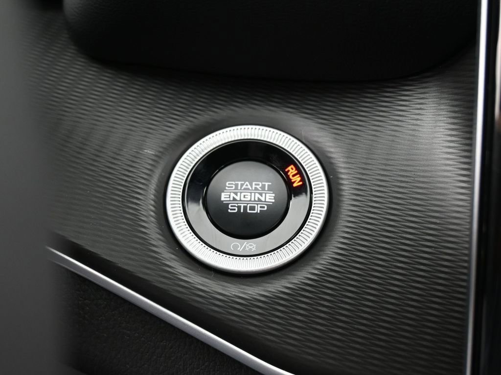 New 2025 Jeep Grand Cherokee Altitude image 23