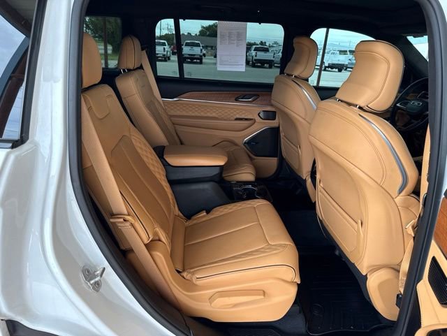 Used 2023 Jeep Grand Cherokee L Summit AWD/4WD image 11