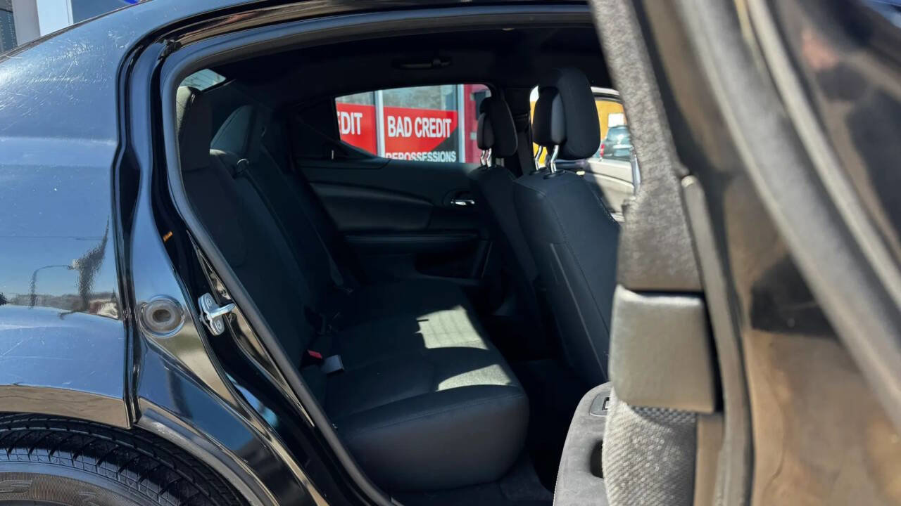 Used 2014 Dodge Avenger SE FWD image 17