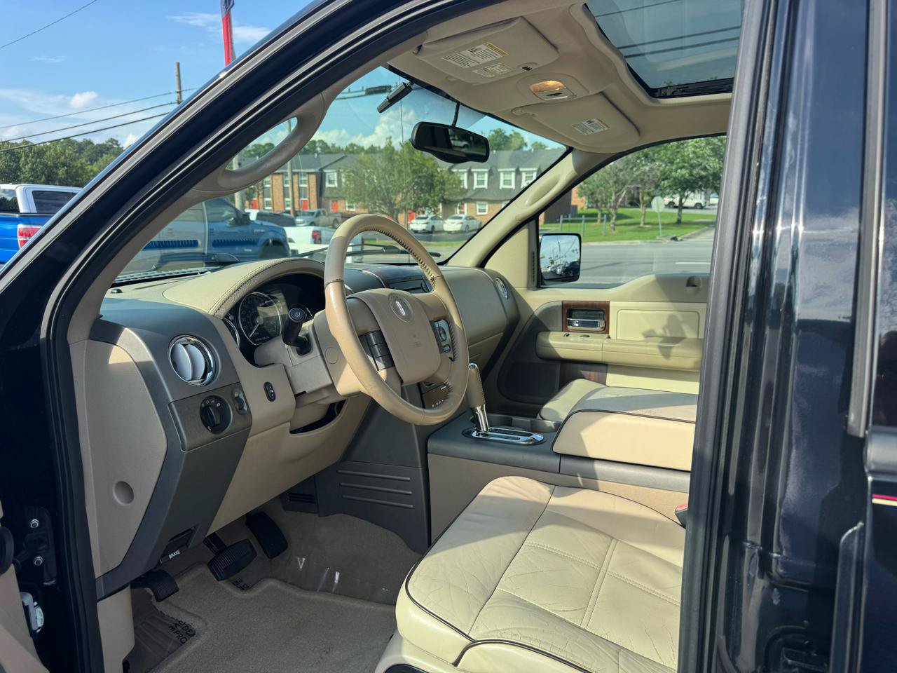 Used 2006 Lincoln Mark LT 4x4 image 15