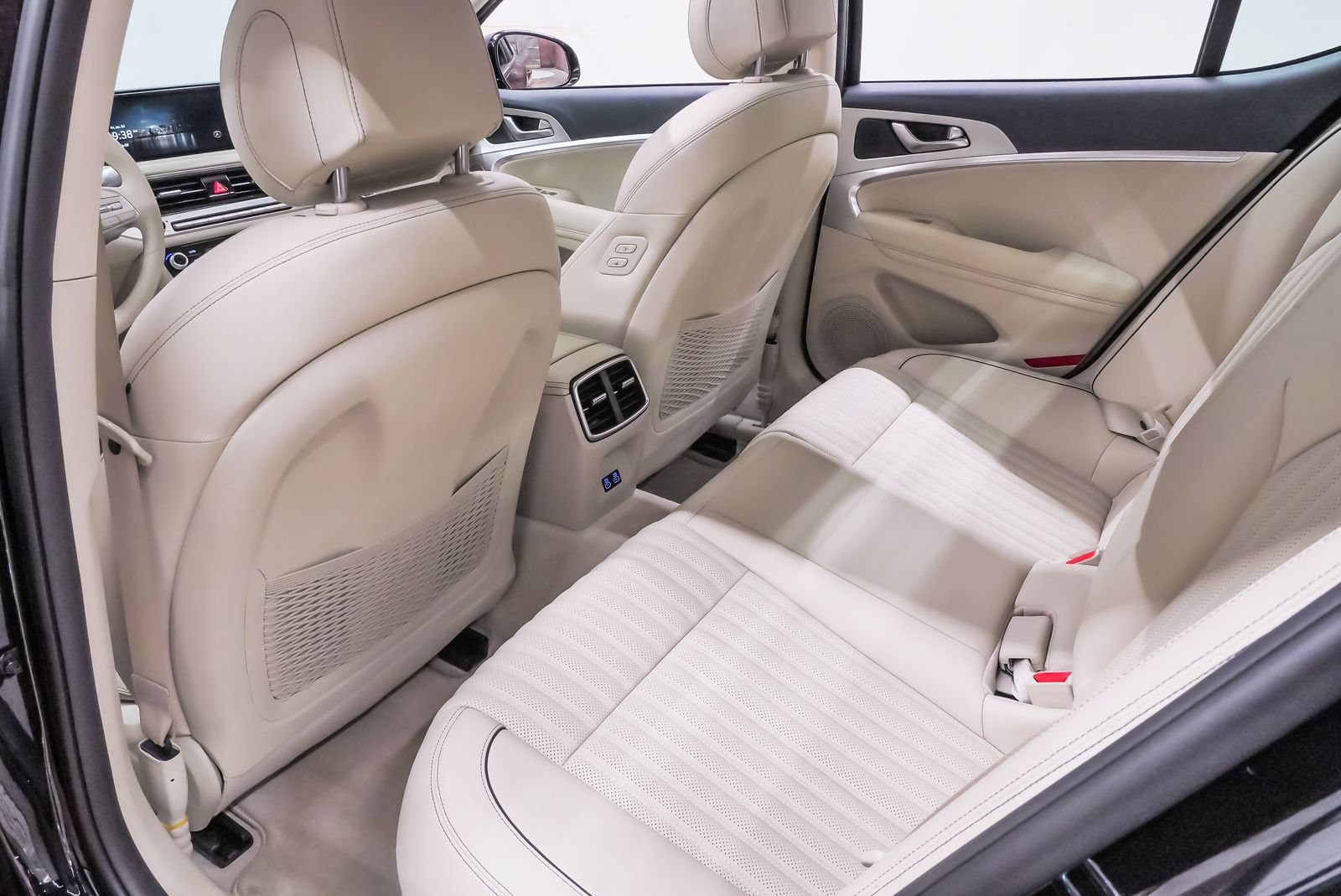 Certified 2026 Genesis G70 2.5T Prestige RWD image 11