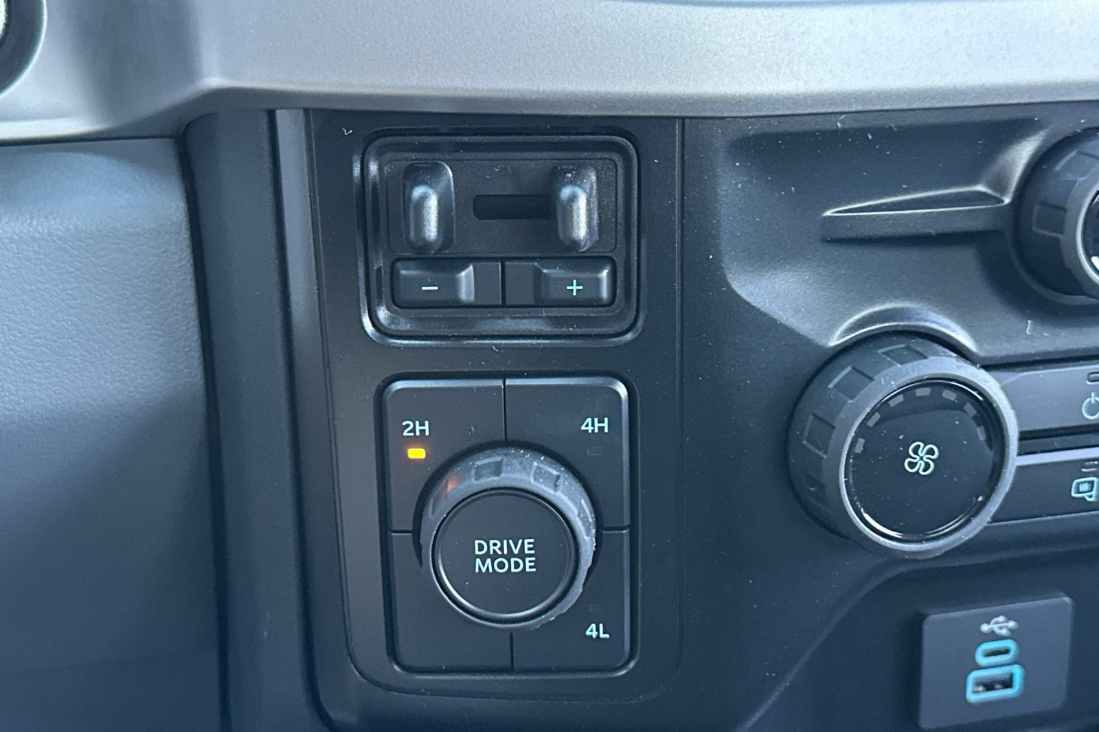 Used 2024 Ford F350 XLT AWD/4WD image 23