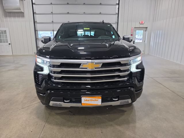 Used 2023 Chevrolet Silverado 1500 High Country w/ High Country Premium Package AWD/4WD image 3