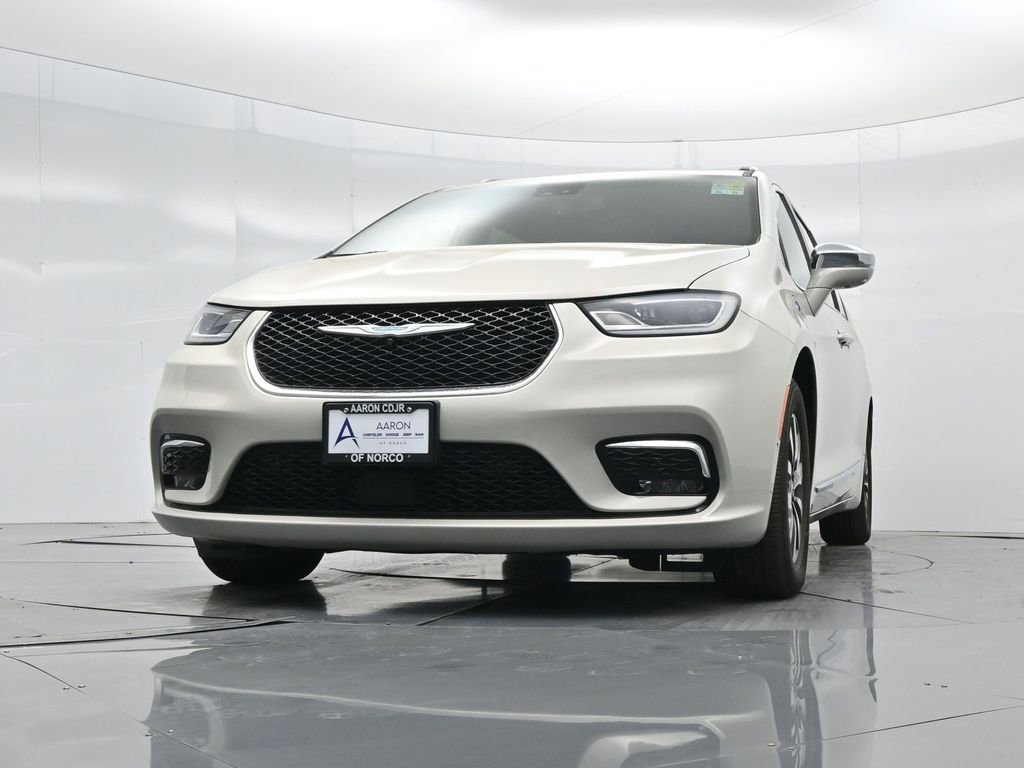 Used 2021 Chrysler Pacifica Limited w/ Premium & Safety Sphere Group image 43