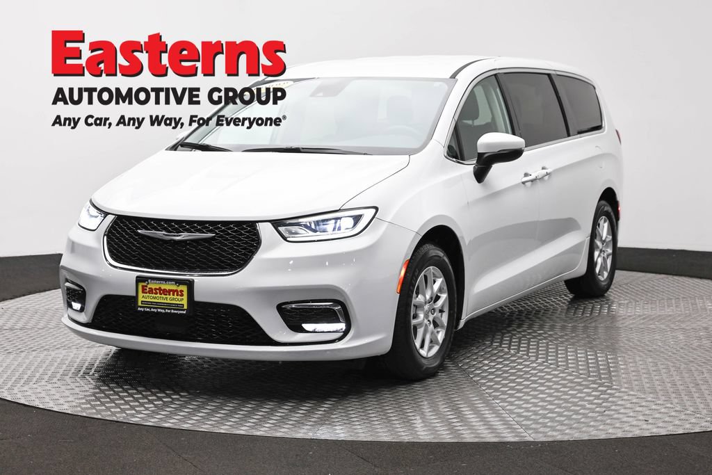 Used 2023 Chrysler Pacifica Touring-L