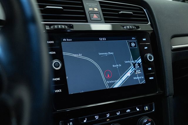 Used 2018 Volkswagen Golf R 4-Door image 27