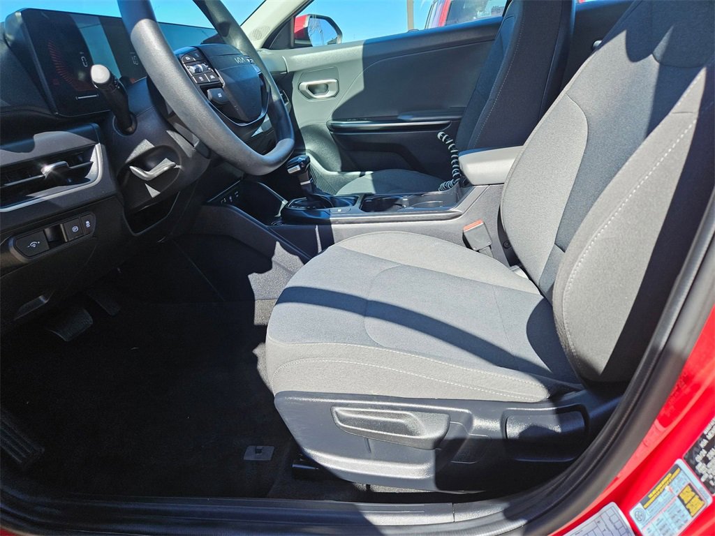 Used 2025 Kia K4 LXS image 11