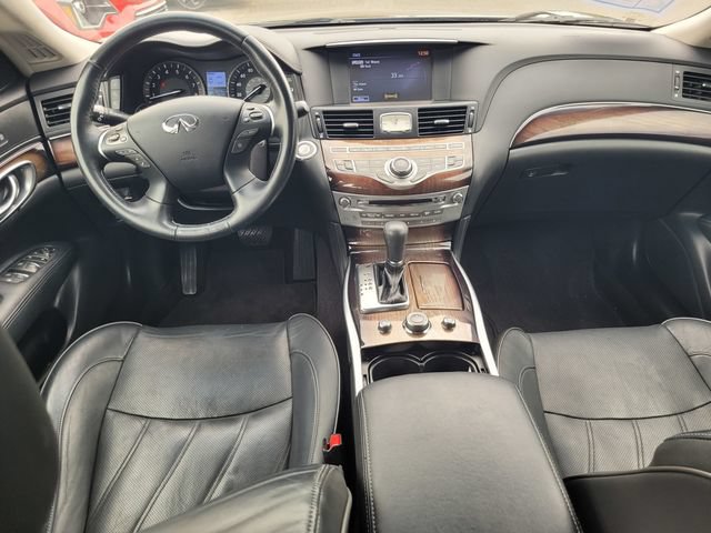 Used 2017 INFINITI Q70 L 3.7 w/ Deluxe Touring Package RWD image 14