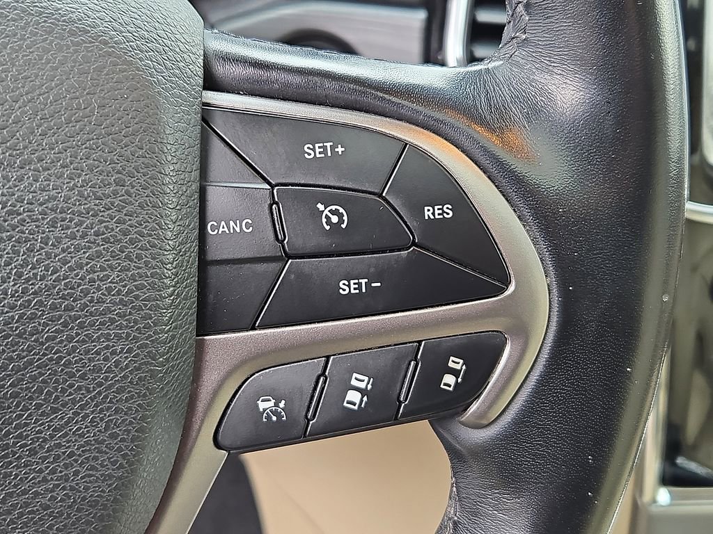 Used 2020 Jeep Grand Cherokee Limited w/ Luxury Group II image 23